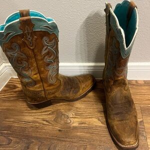 Justin’s women’s cowboy boots